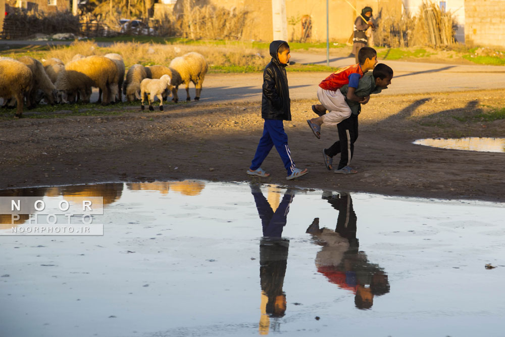 بازی و نشاط کودکان محروم شهر قلعه گنج - جنوب کرمان