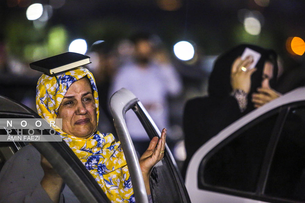 مراسم احیا خودرویی شب بیست و سوم ماه رمضان در پارک کوهستانی دراک شیراز