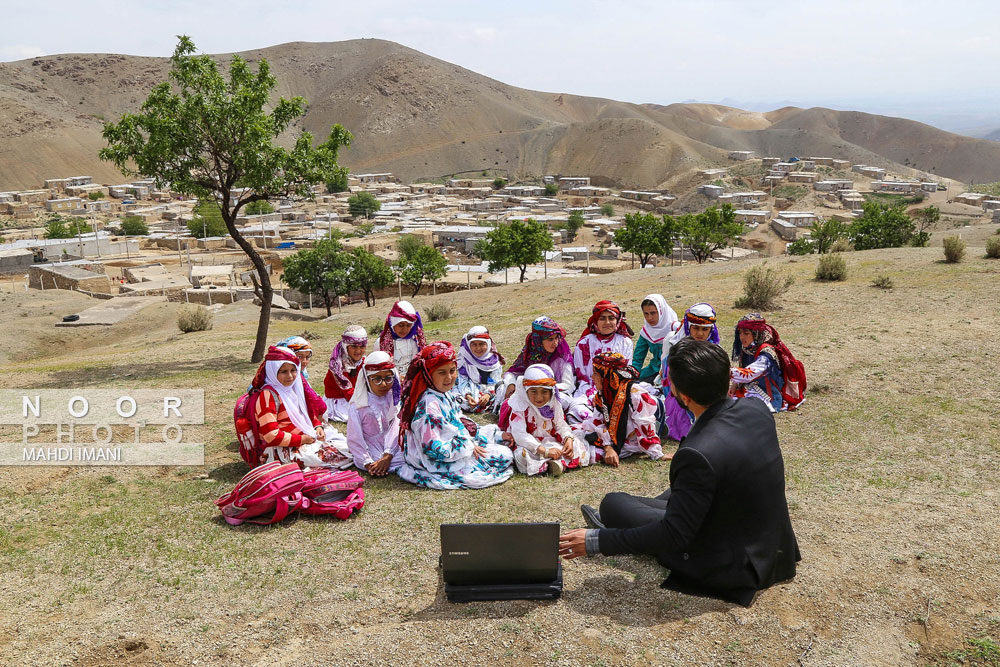 روایتی از معلم روستا در روستای عشایری