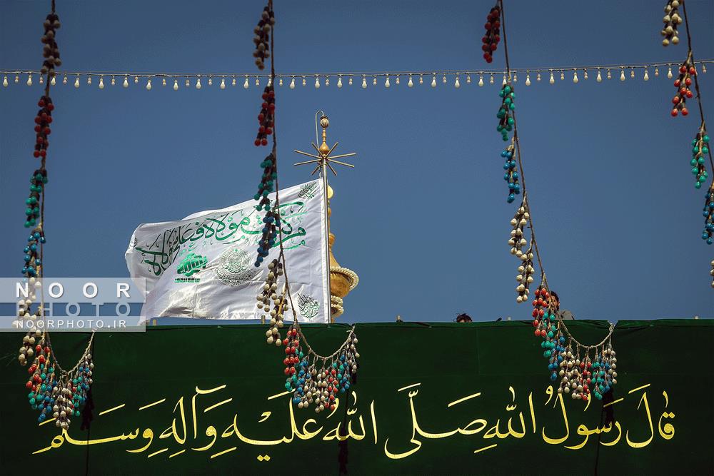 احتزاز پرچم‌ غدیر در حرم حضرت امیر المومنین علیه السلام