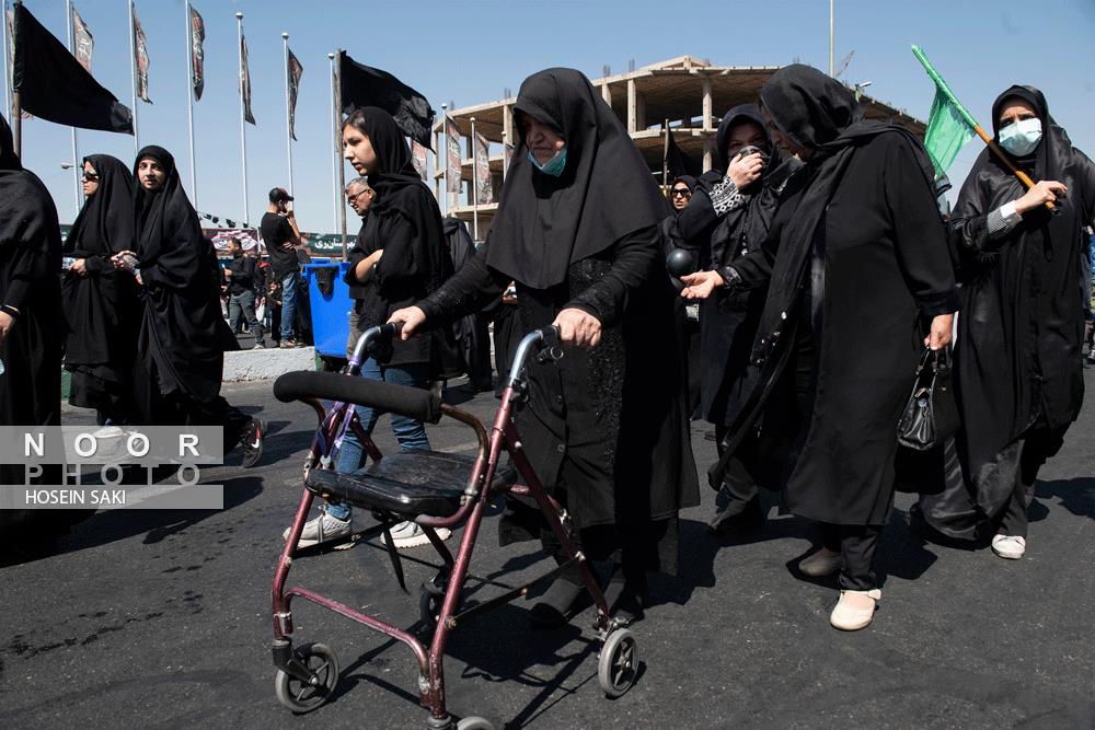پیاده روی جاماندگان اربعین در تهران