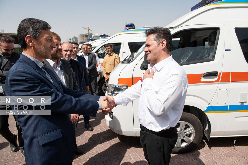 مراسم اهدا 30 دستگاه آمبولانس به مراکز درمانی مناطق محروم