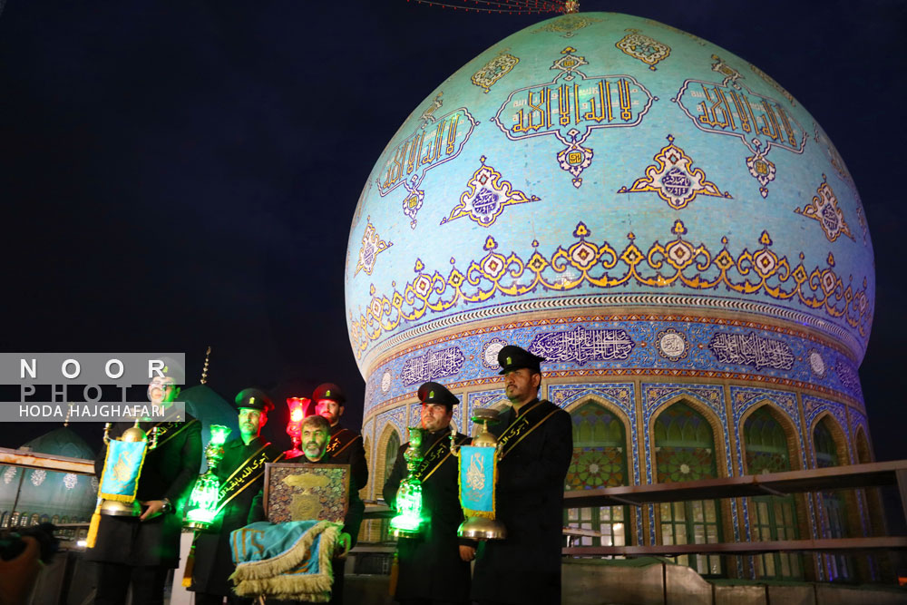 تعویض پرچم گنبد مسجد جمکران