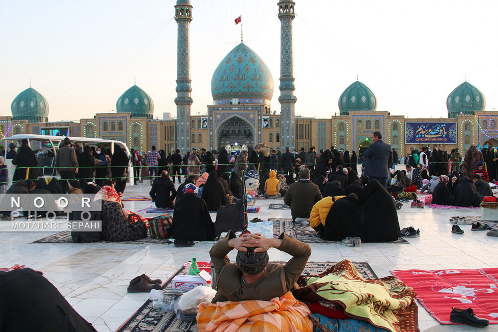 مسجد جمکران در شب نیمه شعبان