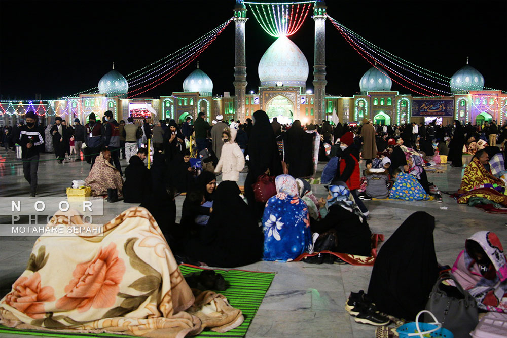 مسجد جمکران در شب نیمه شعبان