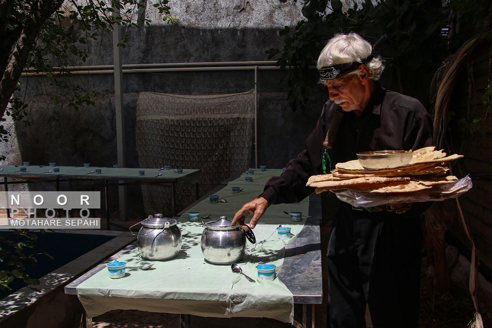 غذای نذری ظهر عاشورا در روستای وشنوه قم