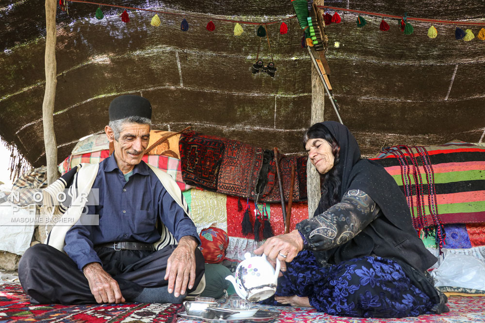  کناری احمدی نورالدین وند،ازعشایرچهارمحال بختیاری است که نزدیکی بازفت زندگی می‌کند.او داستانش را اینگونه برایم روایت کرد:من ۷۶ سال پیش زیردرخت کنار به دنیاآمدم وپدرم اسم مرا کناری گذاشت.ازروایت او ودیگرافرادمطمعن میتوان نتیجه گرفت که بختیاری‌ها درگذشته عناصرطبیعت همچون کنار را بعنوان یک اسم پسرانه برای فرزندان خودانتخاب میکردند اما امروزه این نامگذاری ها تاحدی روبه فراموشی رفته است 