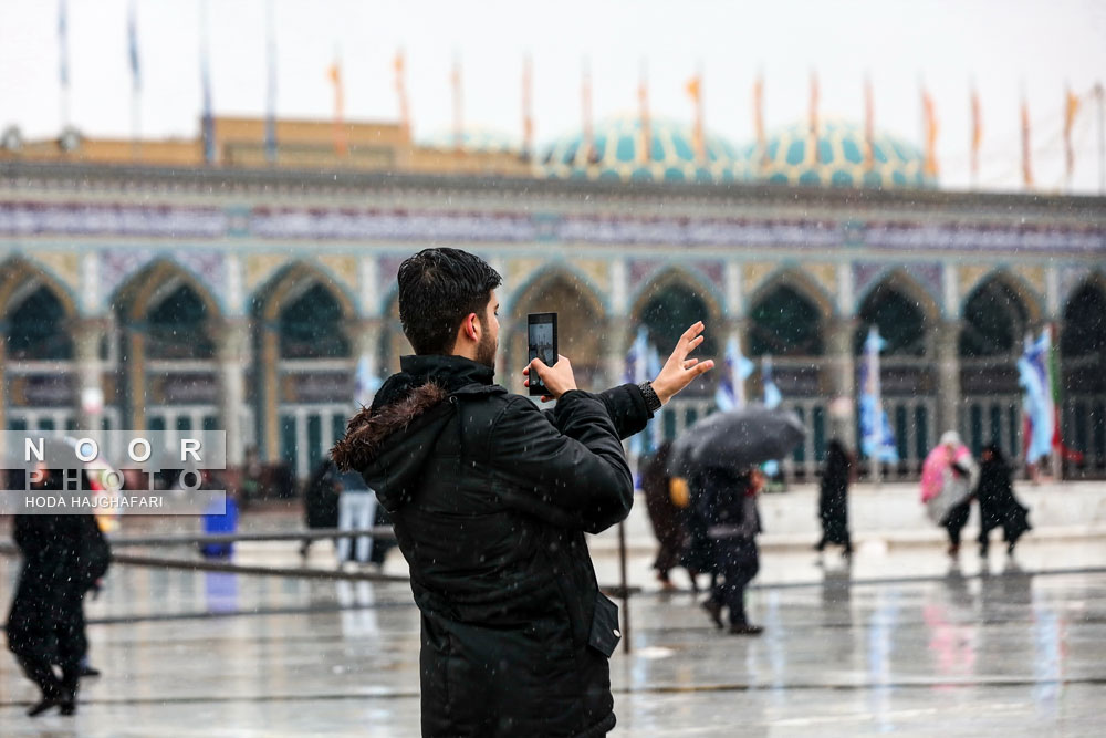 بارش برف در حرم مطهر حضرت معصومه و مسجد جمکران