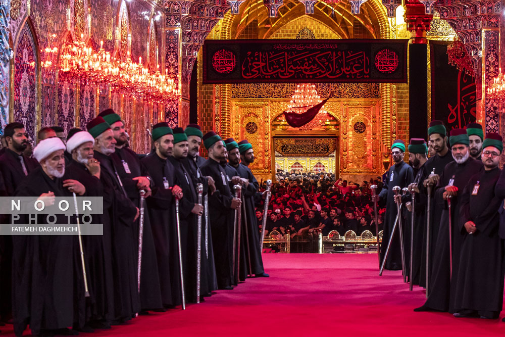 برافراشته شدن پرچم سرخ اباعبدالله الحسین (ع) بر گنبد مطهر