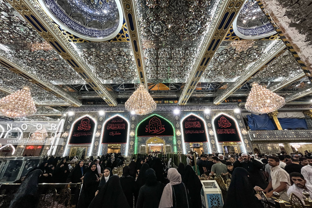 برافراشته شدن پرچم سرخ اباعبدالله الحسین (ع) بر گنبد مطهر