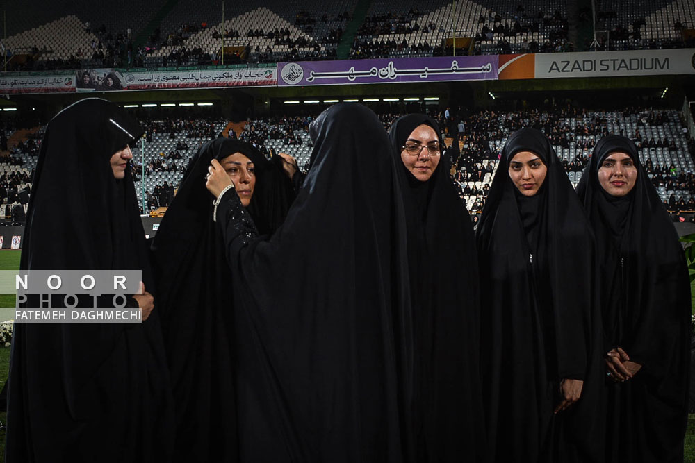 اجتماع دختران انقلاب