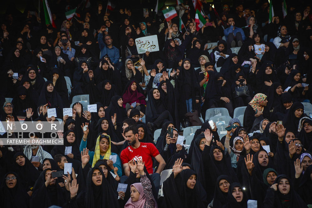 اجتماع دختران انقلاب