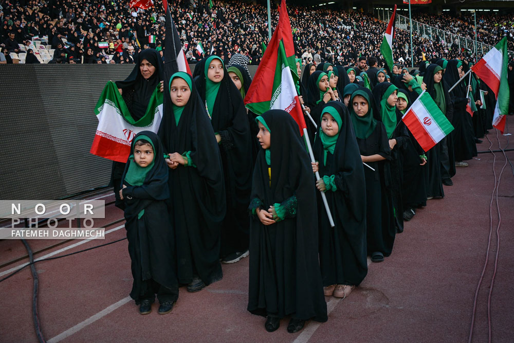 اجتماع دختران انقلاب