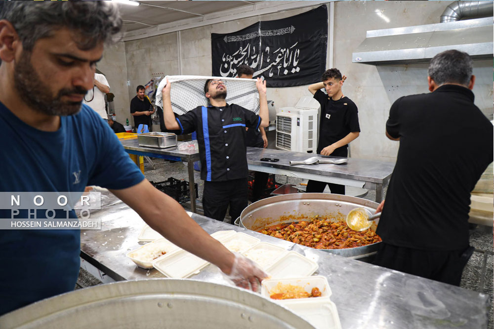 عبور زائران اربعین حسینی از مرز چذابه . ایلام . خسروی