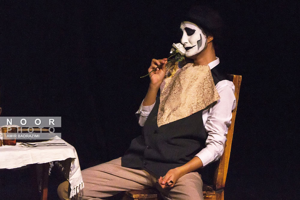 اجرای نمایش بر پهنه دریا