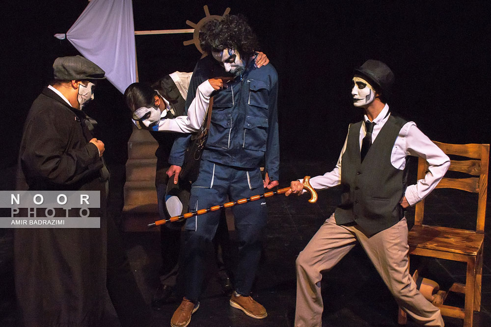 اجرای نمایش بر پهنه دریا