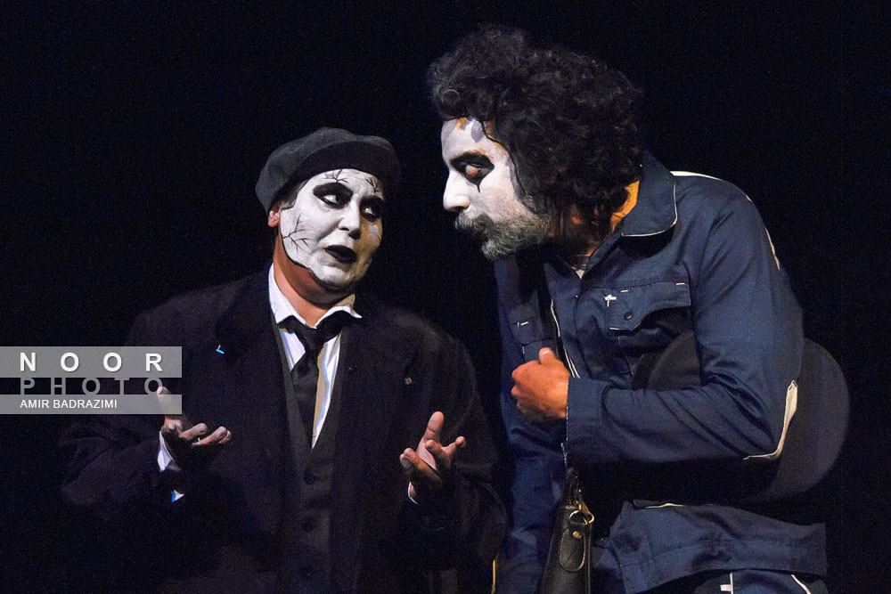 اجرای نمایش بر پهنه دریا