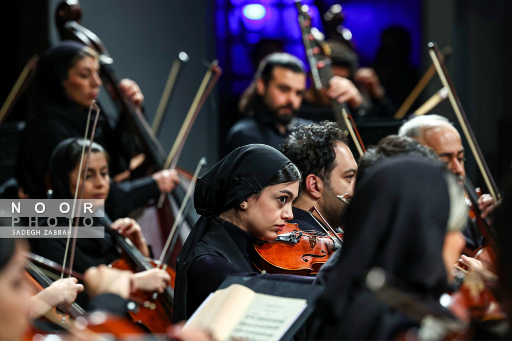 ارکستر سمفونیک تهران به رهبری پانیذ فریوسفی