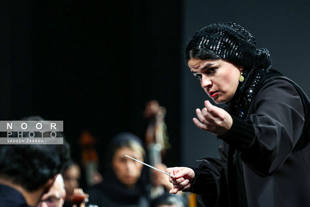 ارکستر سمفونیک تهران به رهبری پانیذ فریوسفی