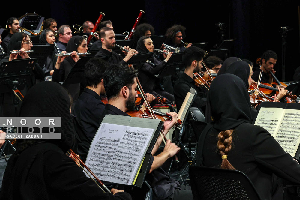 ارکستر سمفونیک تهران به رهبری پانیذ فریوسفی