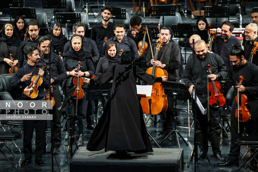 ارکستر سمفونیک تهران به رهبری پانیذ فریوسفی