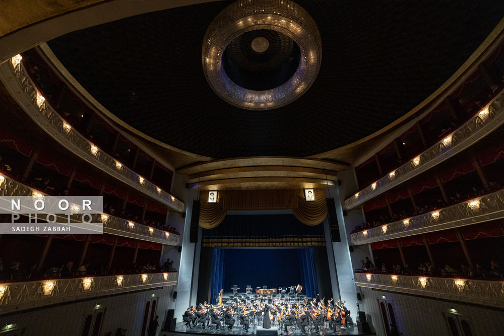 ارکستر سمفونیک تهران به رهبری پانیذ فریوسفی