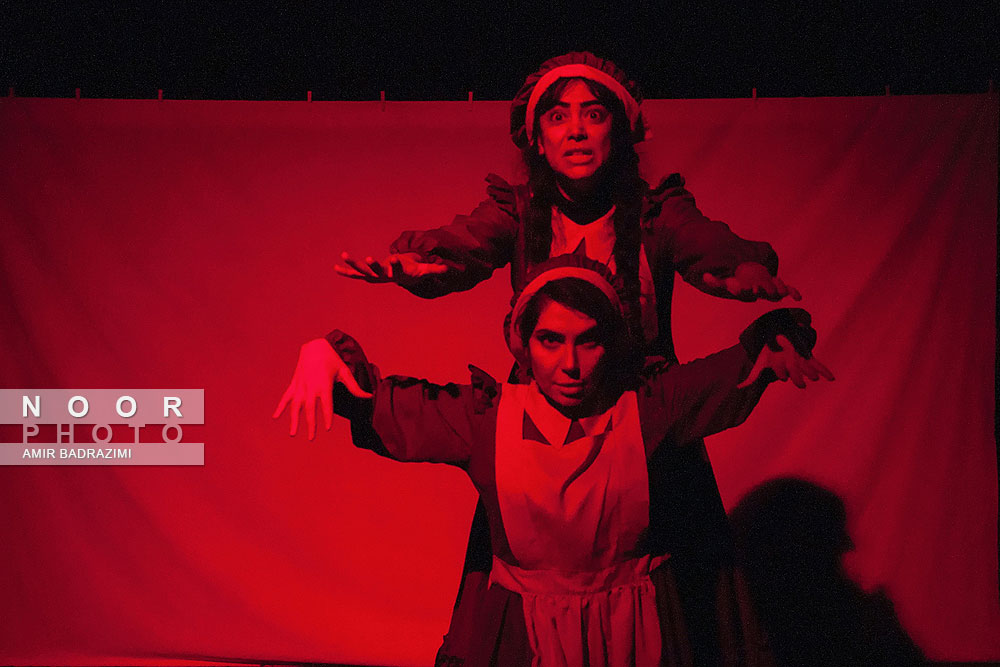 نمایش شورش کلفت ها