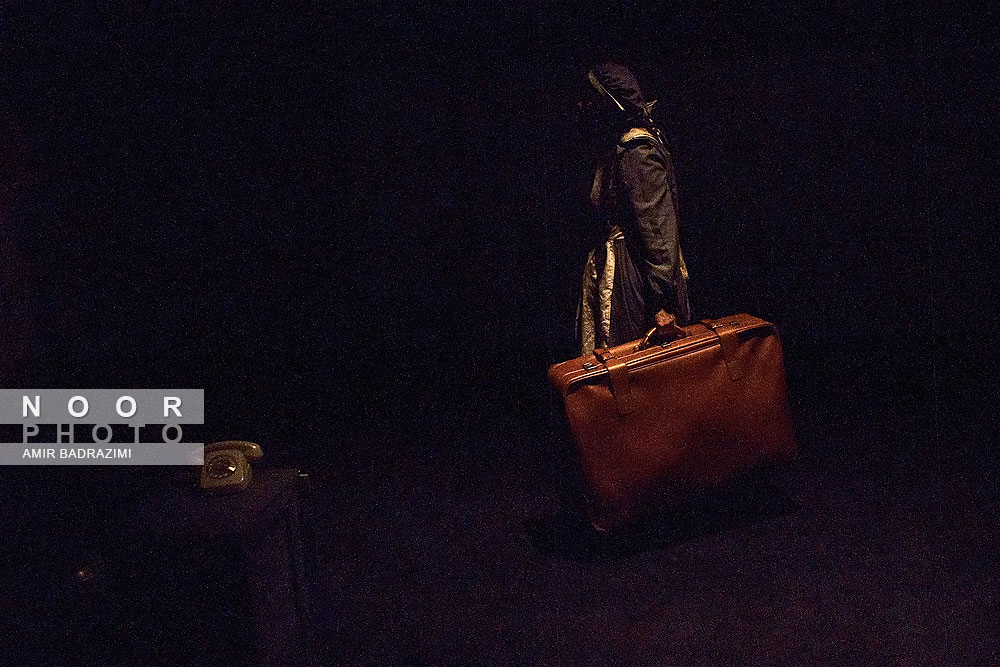 نمایش شورش کلفت ها