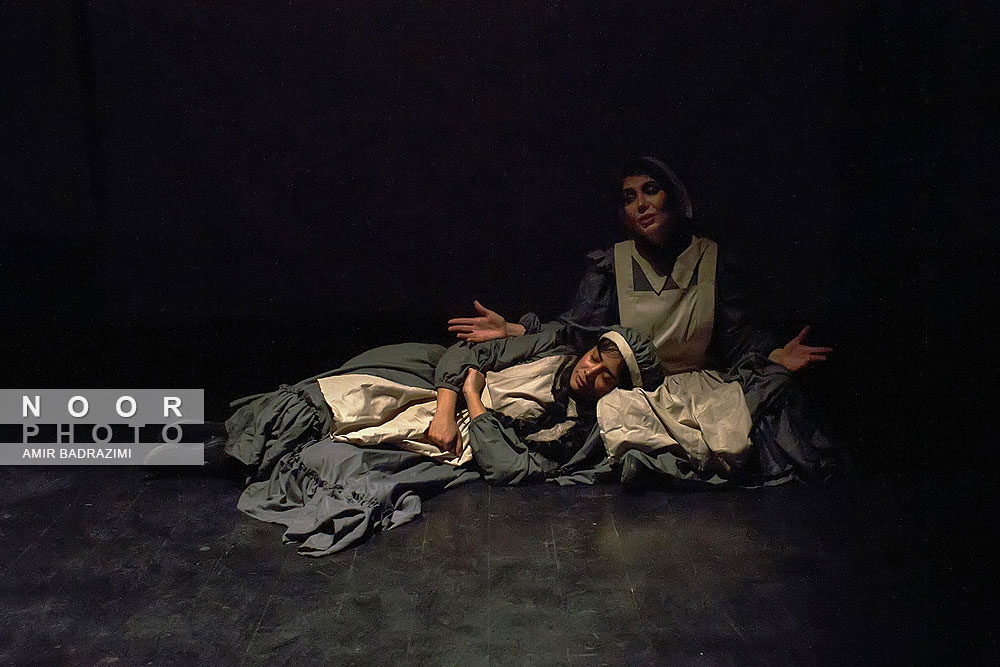 نمایش شورش کلفت ها