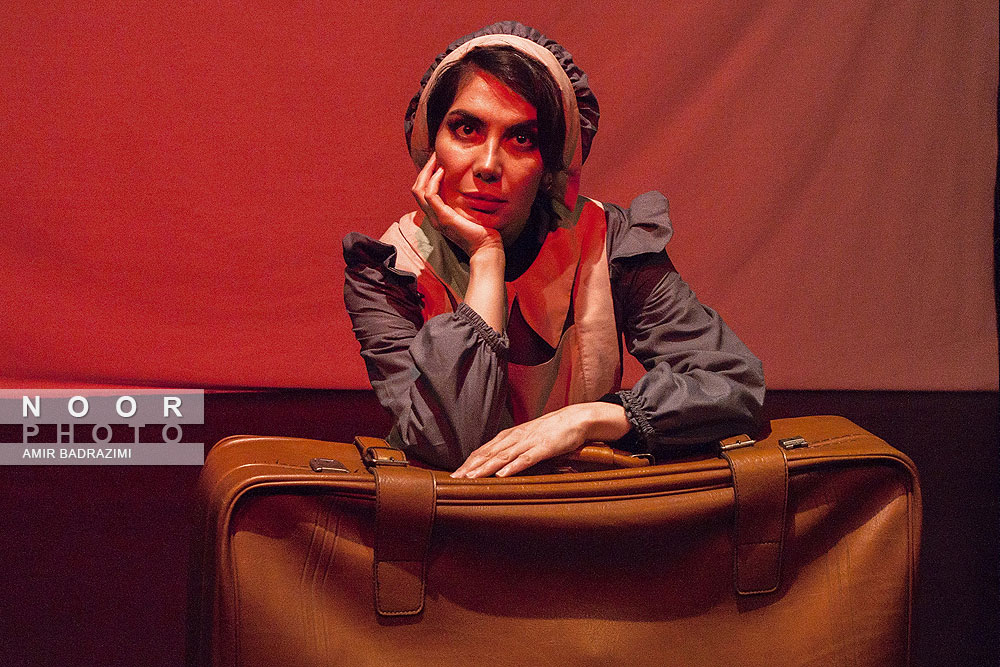 نمایش شورش کلفت ها