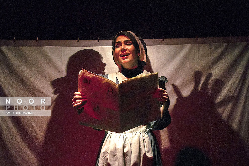 نمایش شورش کلفت ها