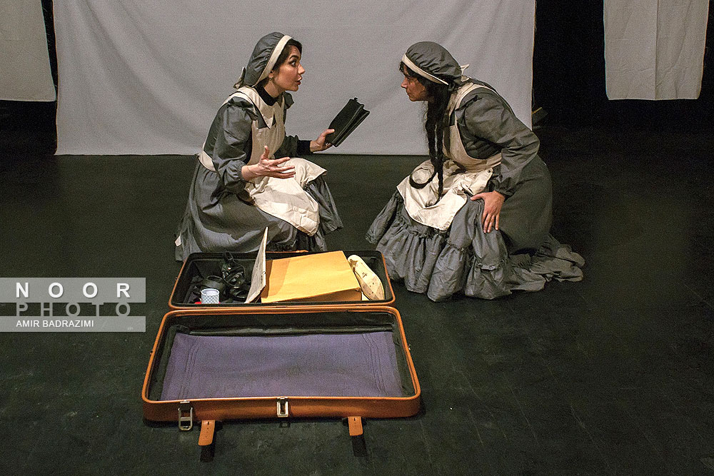 نمایش شورش کلفت ها