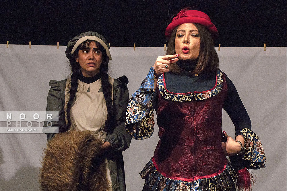 نمایش شورش کلفت ها