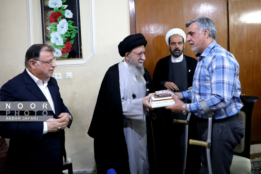 حضور نماینده رهبر معظم انقلاب در منازل تعدادی از جانبازان سرافراز استان گلستان