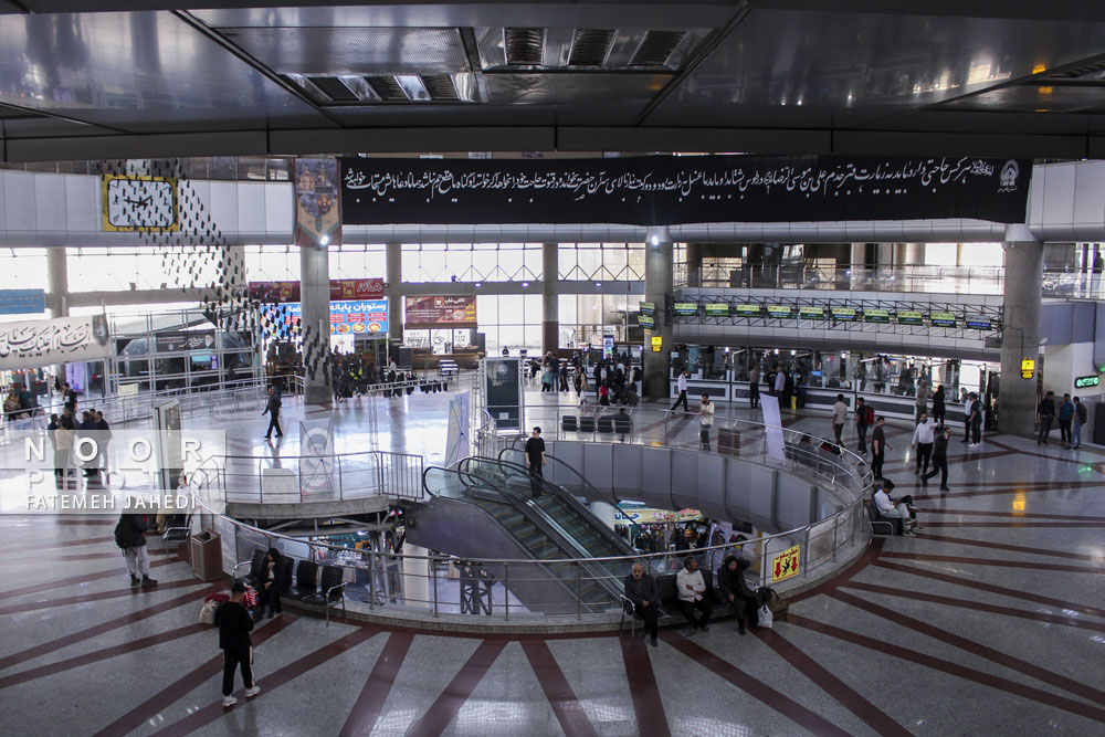 بازگشت زائران و مسافران نوروزی از مشهد
