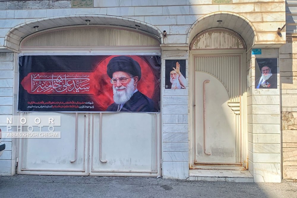 سیاهه عزای اربعین رهبر شهید بر درب منازل