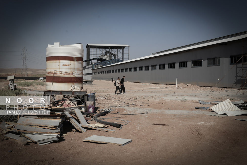 کارگران کارخانه کاشی و سرامیک بیستون