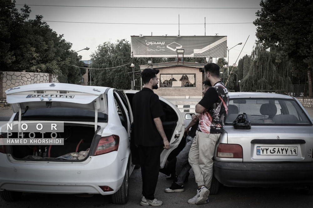 کارگران کارخانه کاشی و سرامیک بیستون