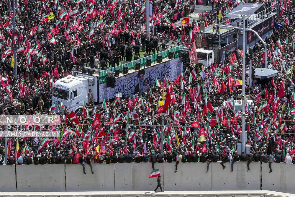 وداع مردم و تشییع پیکر رهبر شهید انقلاب