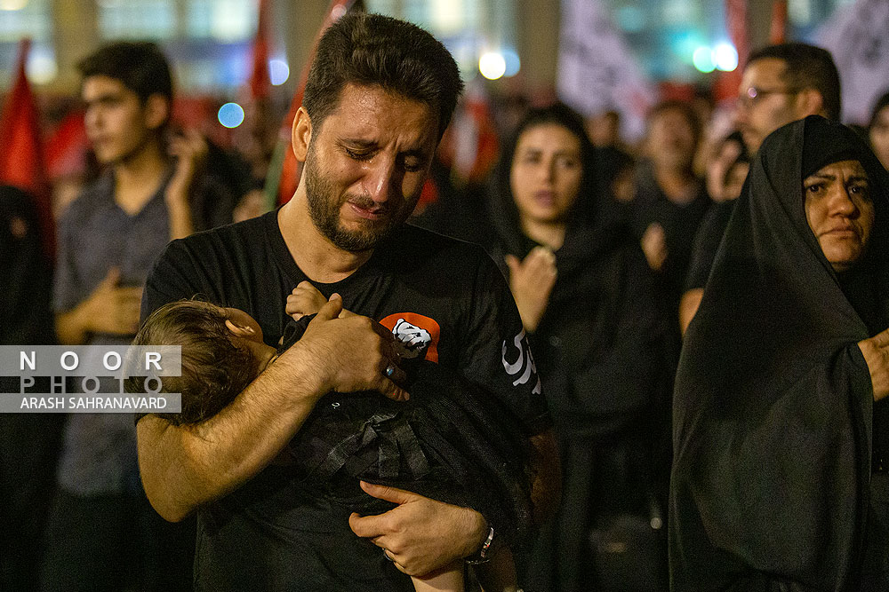 وداع مردم و تشییع پیکر رهبر شهید انقلاب
