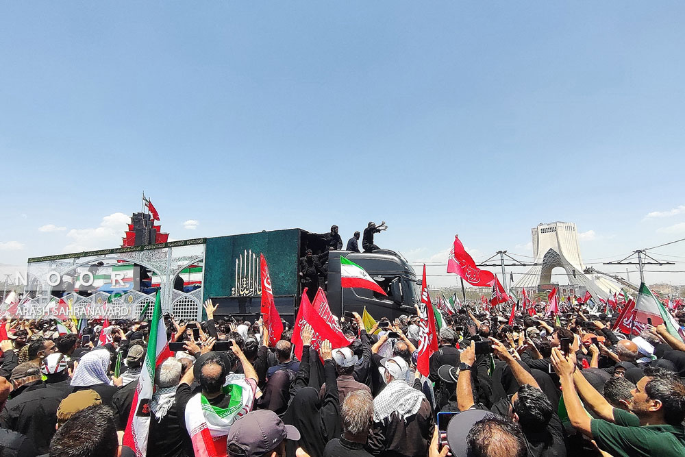 وداع مردم و تشییع پیکر رهبر شهید انقلاب