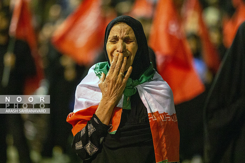 وداع مردم و تشییع پیکر رهبر شهید انقلاب