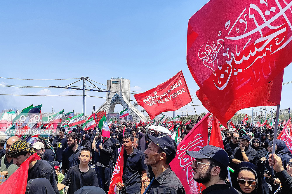 وداع مردم و تشییع پیکر رهبر شهید انقلاب