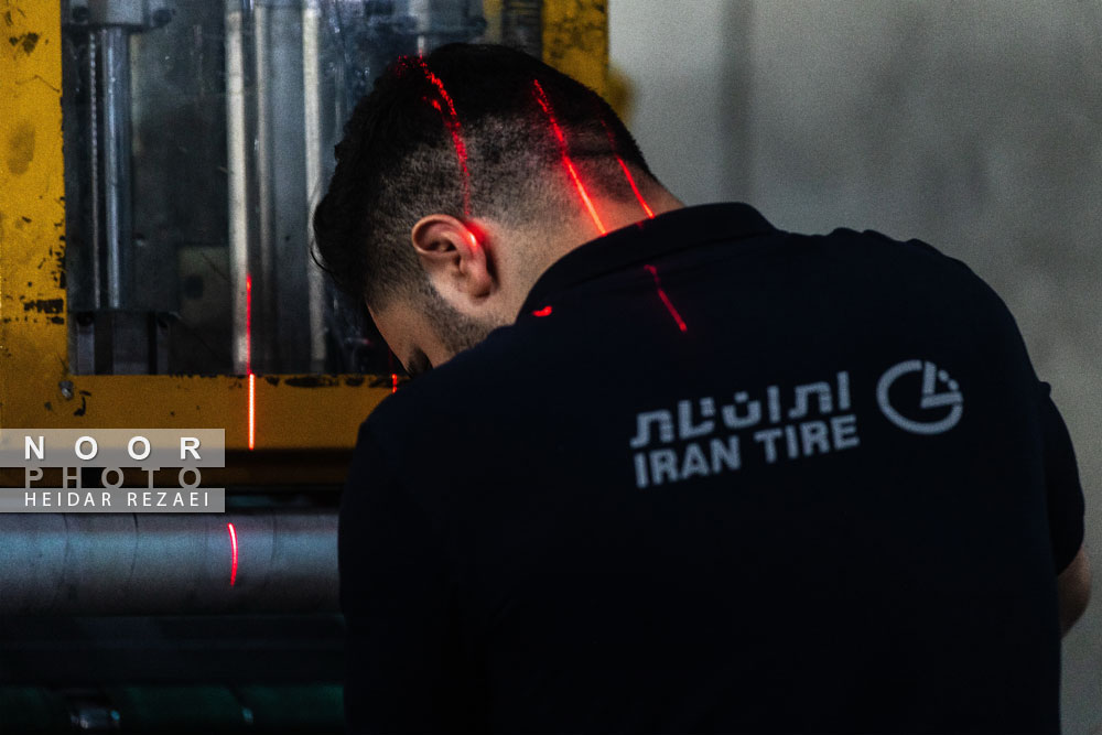 چرخ%20تولید%20تایر%20زیر%20سایه%20جنگ%20همچنان%20می%20چرخد